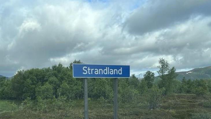 Lenke til artikkel: Kunngjøring av vedtak. Skrivemåte Strandland. Rett til å klage på vedtak.